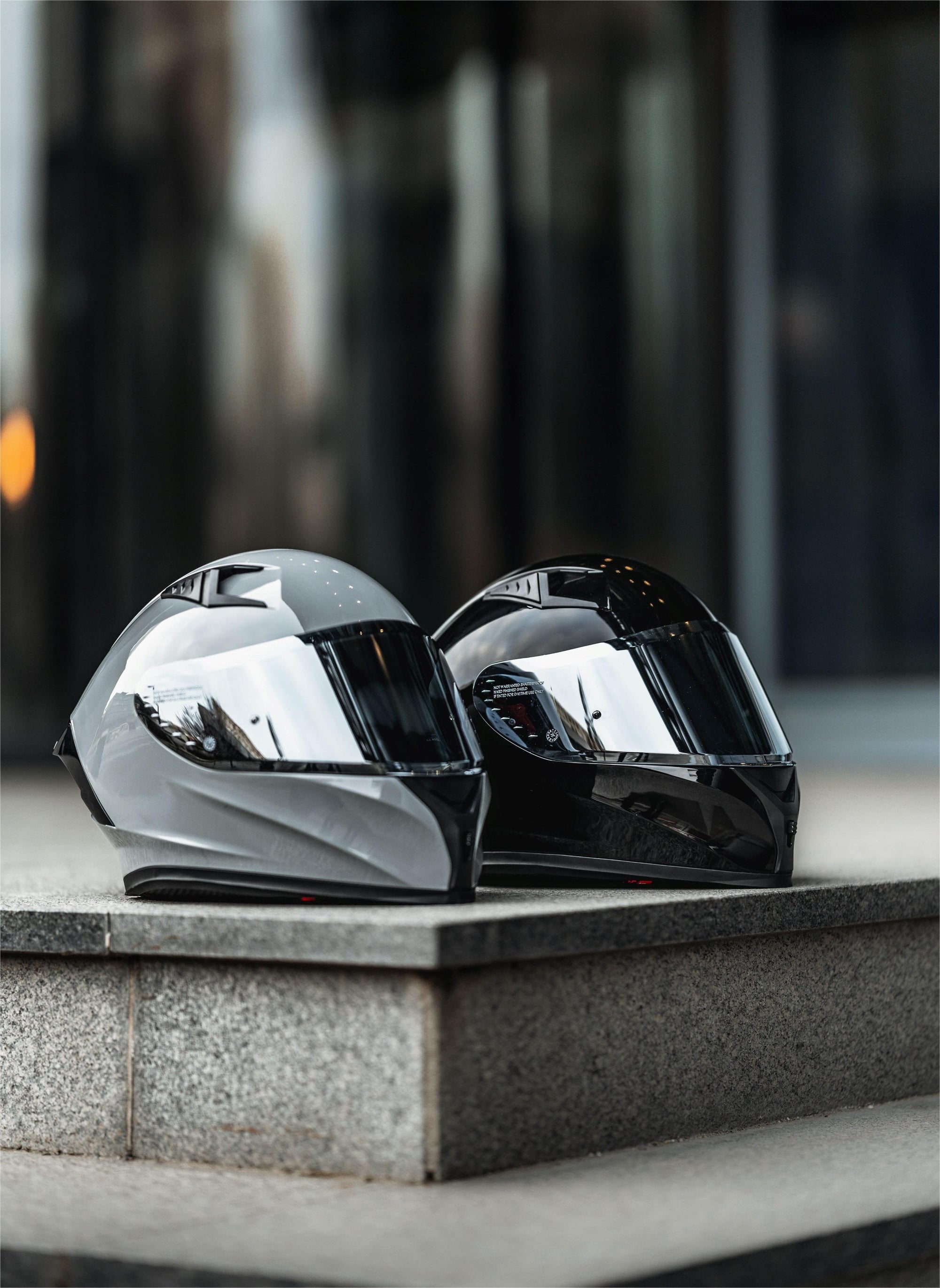 What is a motorcycle helmet with visor for? Is it safe to wear a tinted visor when riding at night? - ILM
