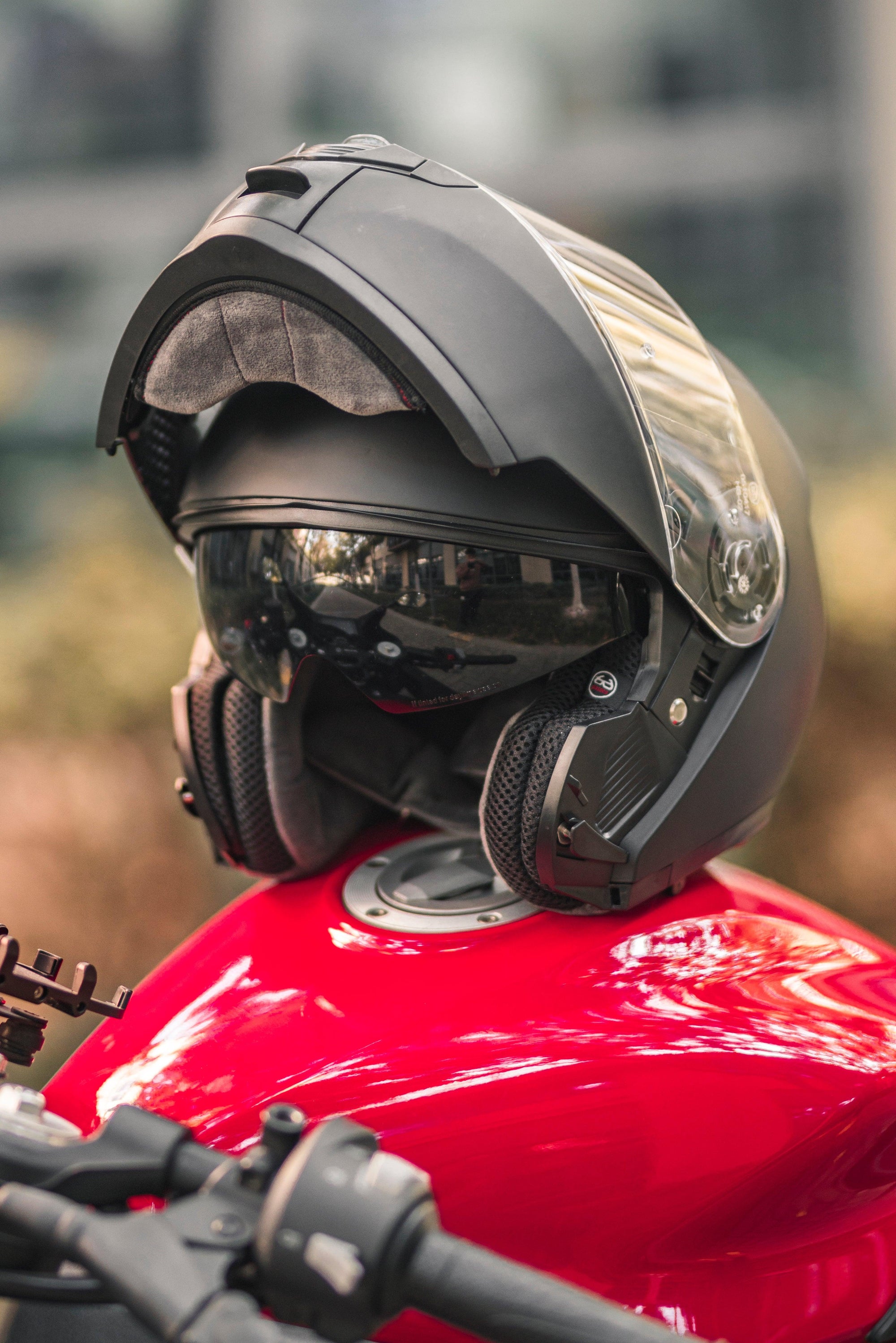 Is the convenience of Bluetooth helmets for riders only reflected in the intercom with other riders? - ILM