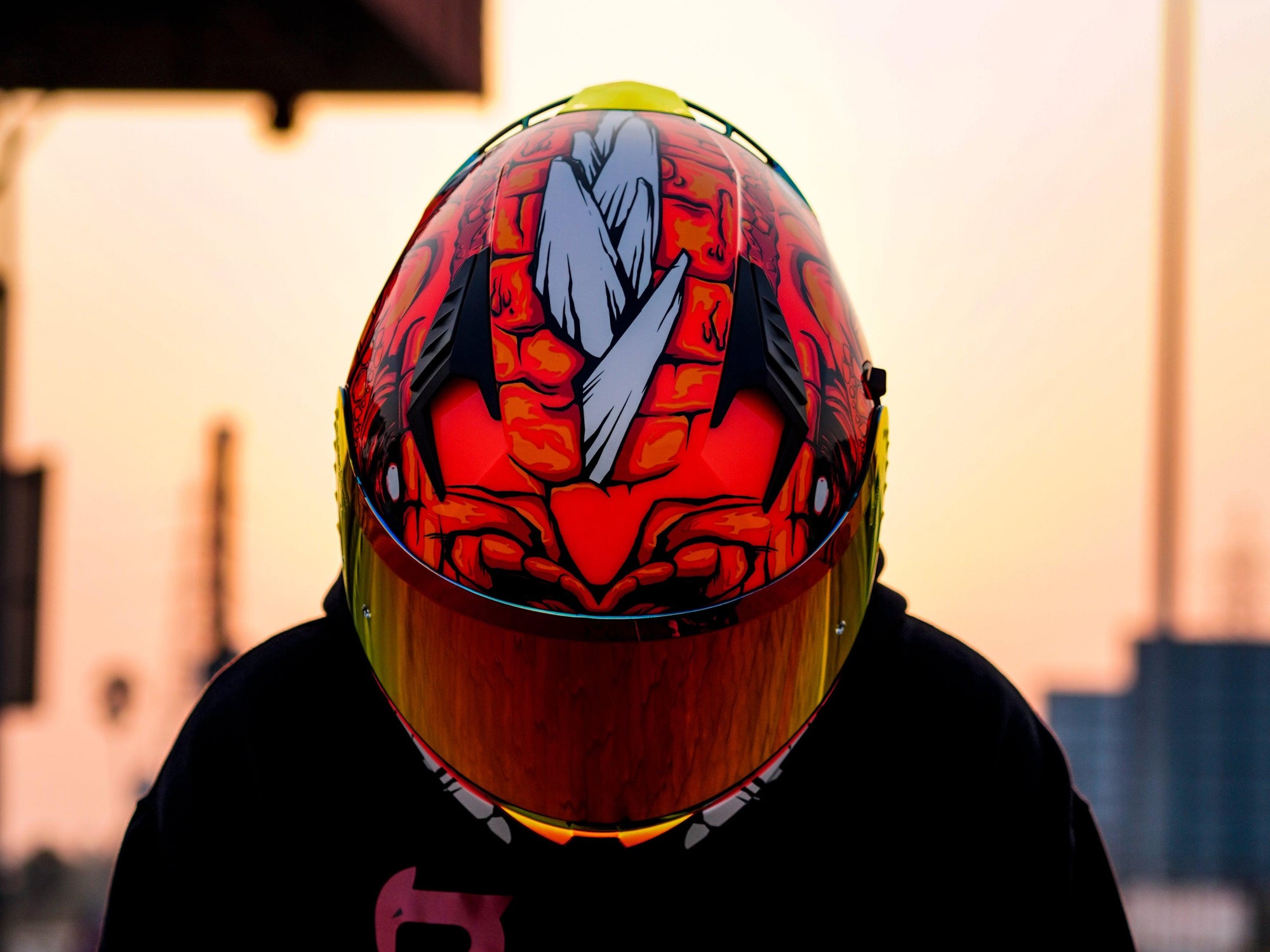 Motorcycle Bluetooth systems versus earbuds: Which is better for your ride? - ILM